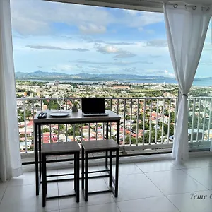 Bienvenue Au 7ème Ciel Dans Le Spacieux T3 ! Appartement Fort-de-France